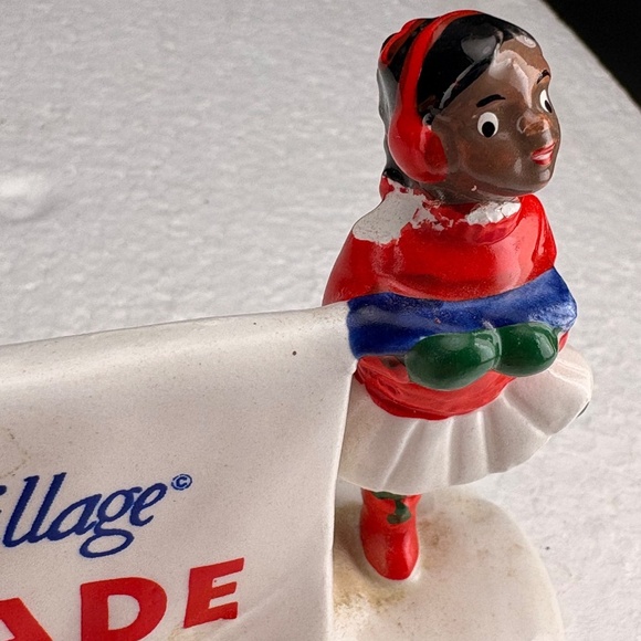 Department 56 Snow Village 7 piece Assortment - Picture 7 of 16